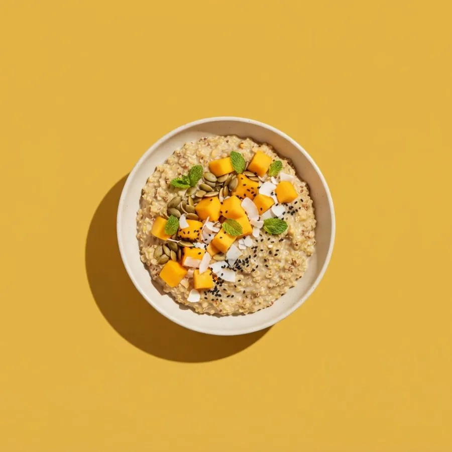 Coconut quinoa porridge with mango